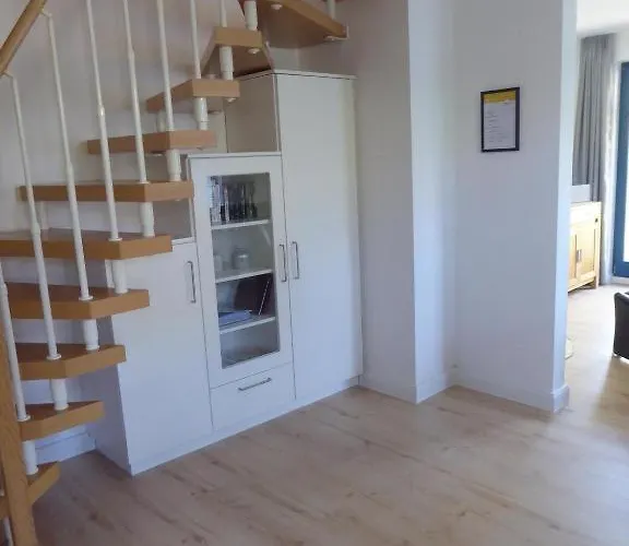 Reetdachhaus In Der Puddeminer Wiek Hébergement de vacances *