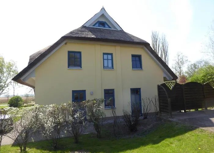 Reetdachhaus In Der Puddeminer Wiek Hébergement de vacances *