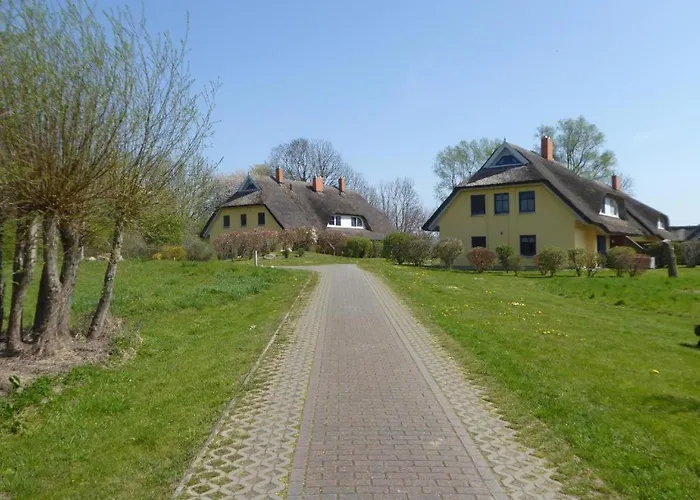 Reetdachhaus In Der Puddeminer Wiek Hébergement de vacances *