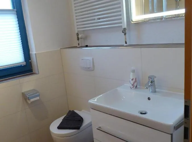 Reetdachhaus In Der Puddeminer Wiek Hébergement de vacances